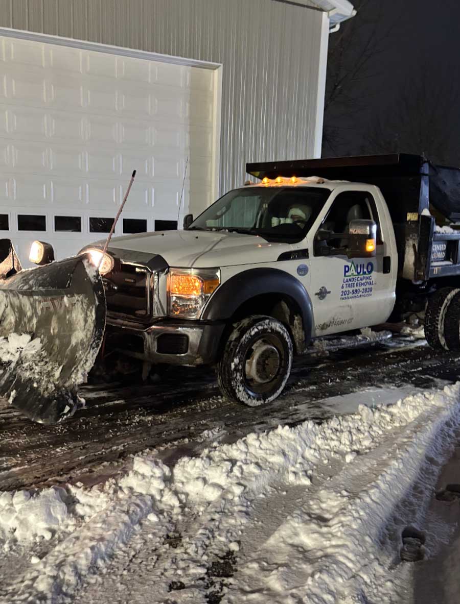 snow-plowing-during-night
